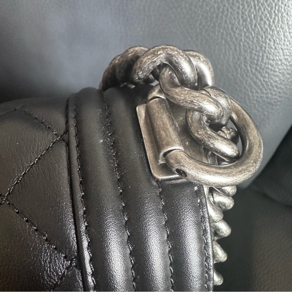 Chanel Boy Medium - Picture 13 of 15